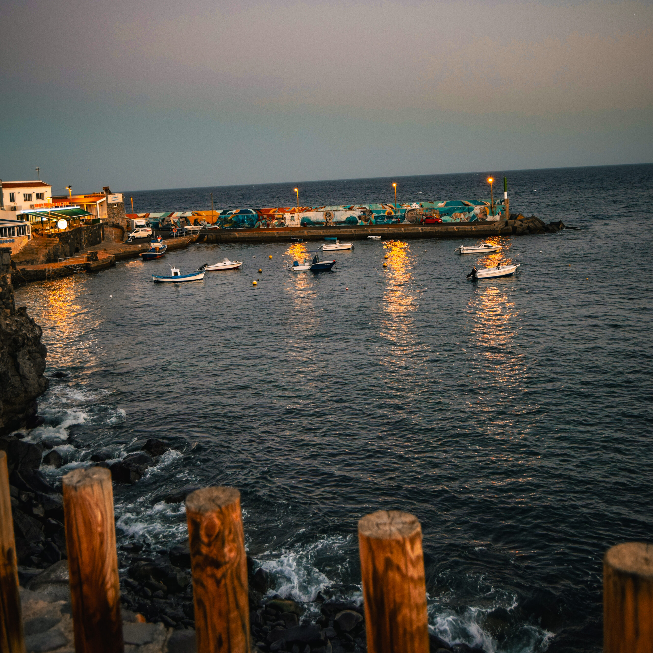 Puerto y costa de Los Abrigos en Tenerife