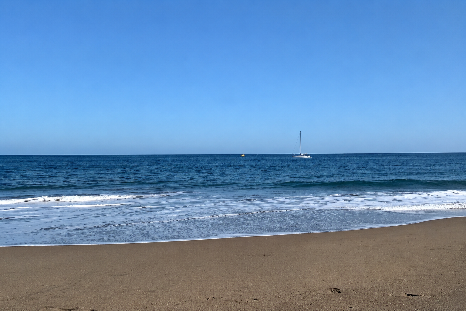 Playa de La Tejita con Montaña Roja al fondo