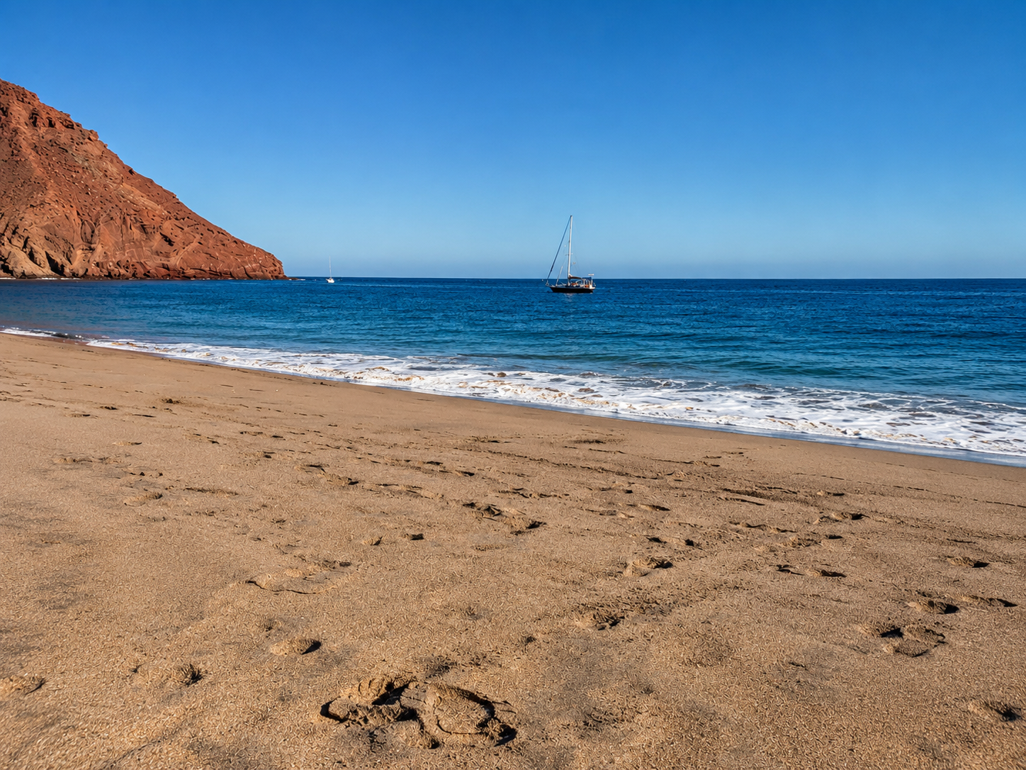 Playa natural de La Tejita en el sur de Tenerife