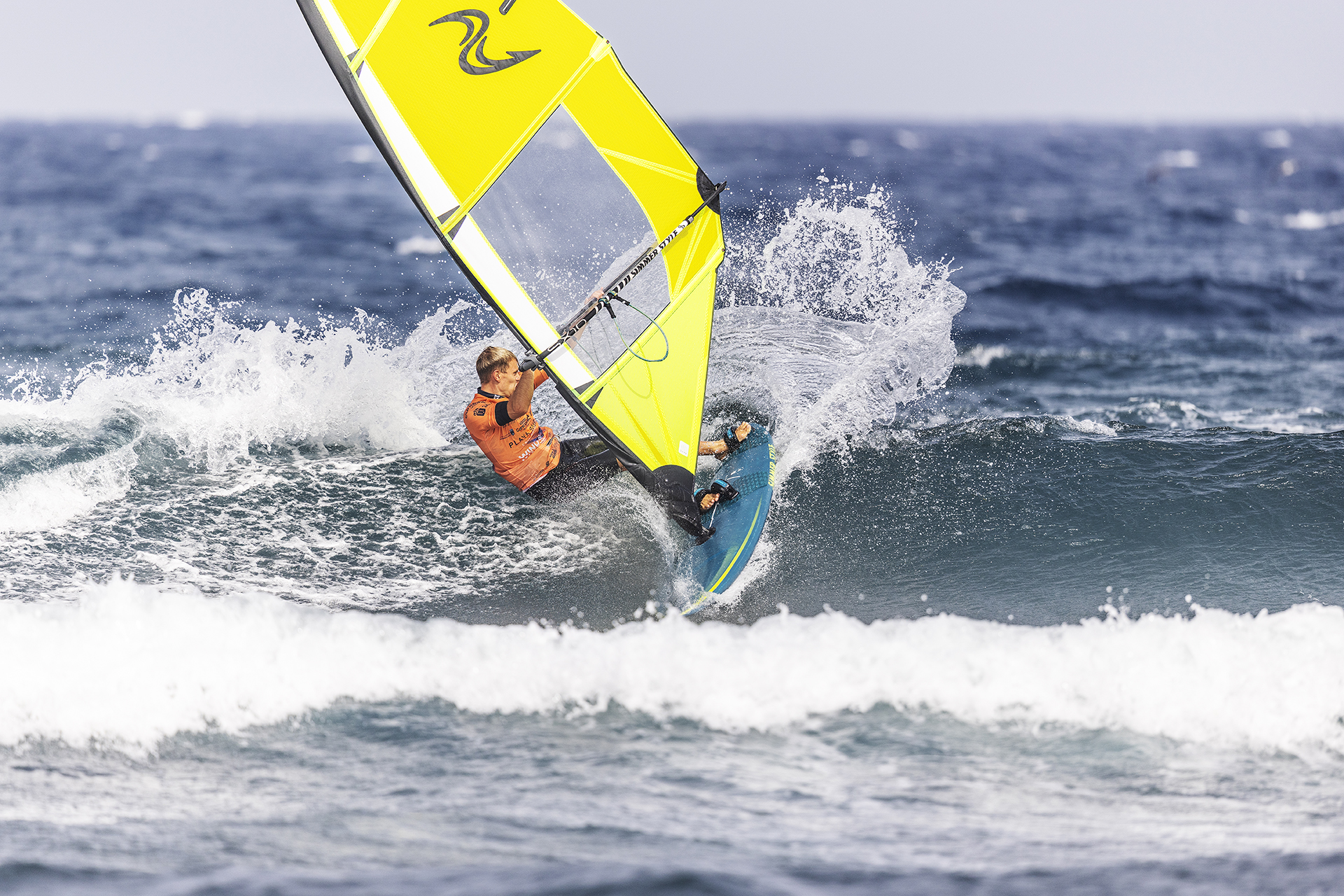 El Médano y el windsurf: por qué este destino es un referente para los amantes del mar