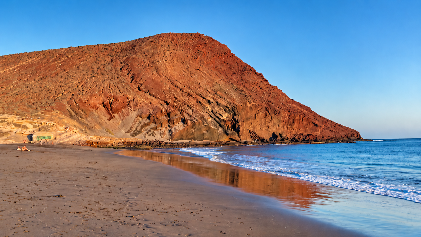 Playa de La Tejita con Montaña Roja cerca de El Médano