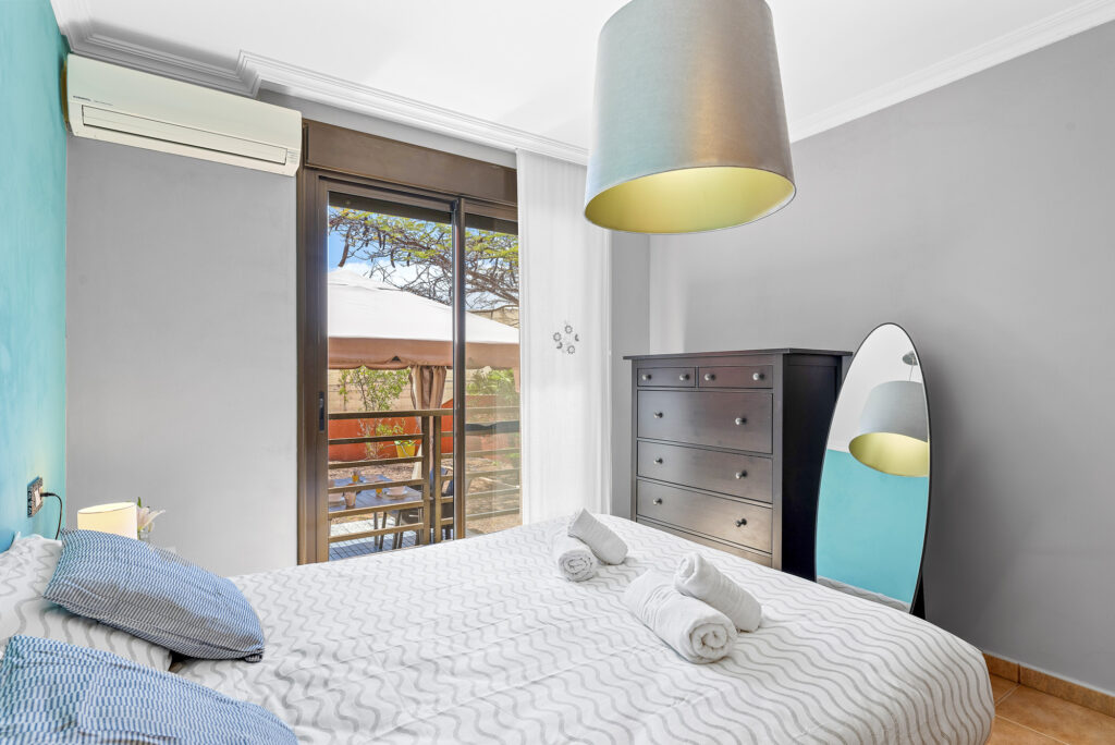 Flamboyant Sus Apartment · Jardín y piscina en La Tejita – 19