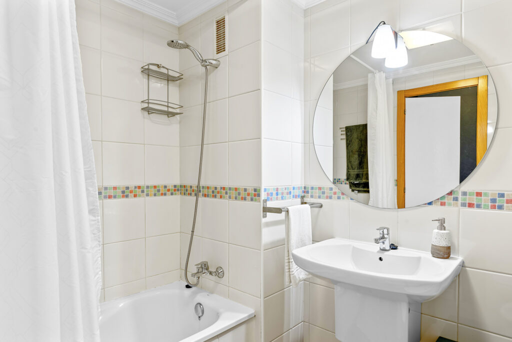 Flamboyant Sus Apartment · Jardín y piscina en La Tejita – 21