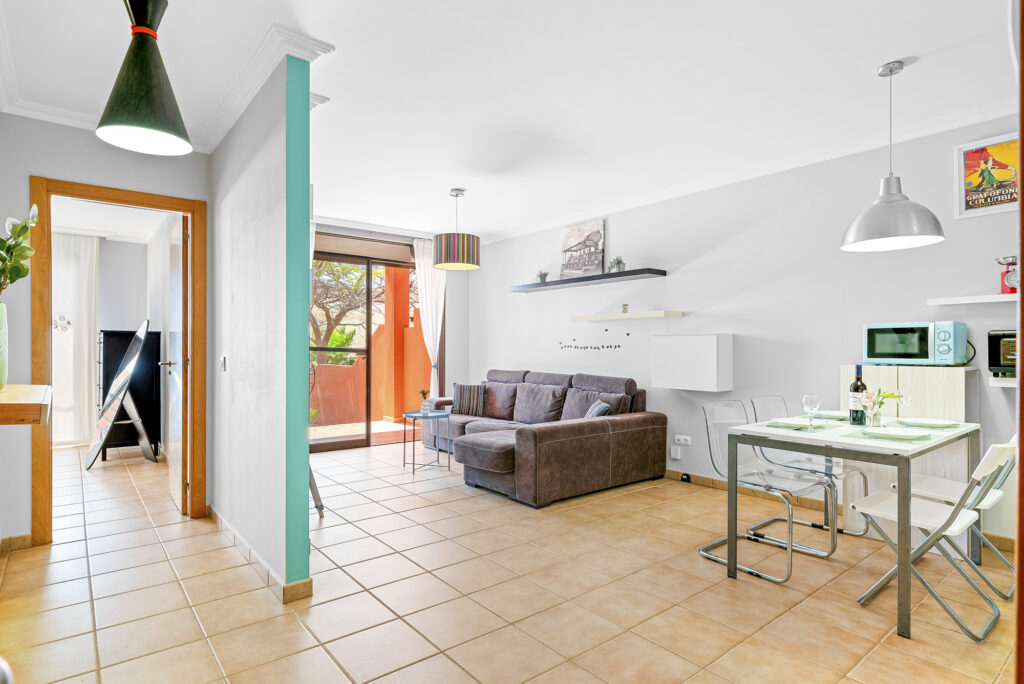 Flamboyant Sus Apartment · Jardín y piscina en La Tejita – 23