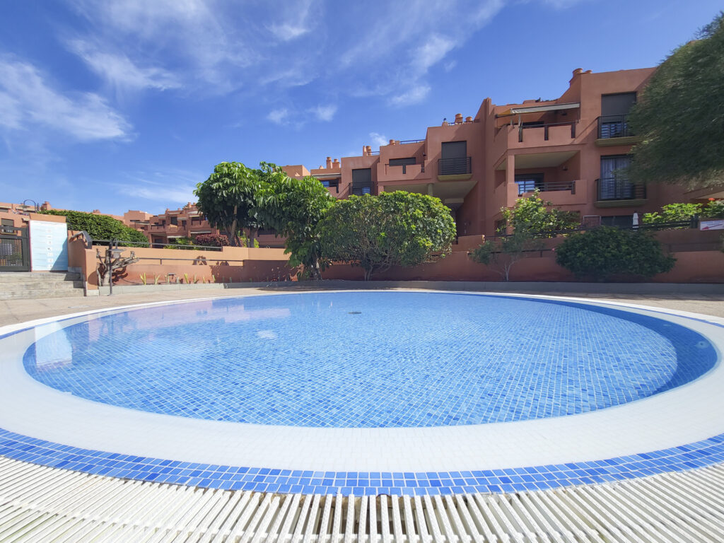 Flamboyant Sus Apartment · Jardín y piscina en La Tejita – 31