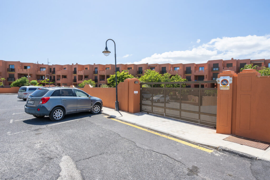 Flamboyant Sus Apartment · Jardín y piscina en La Tejita – 33