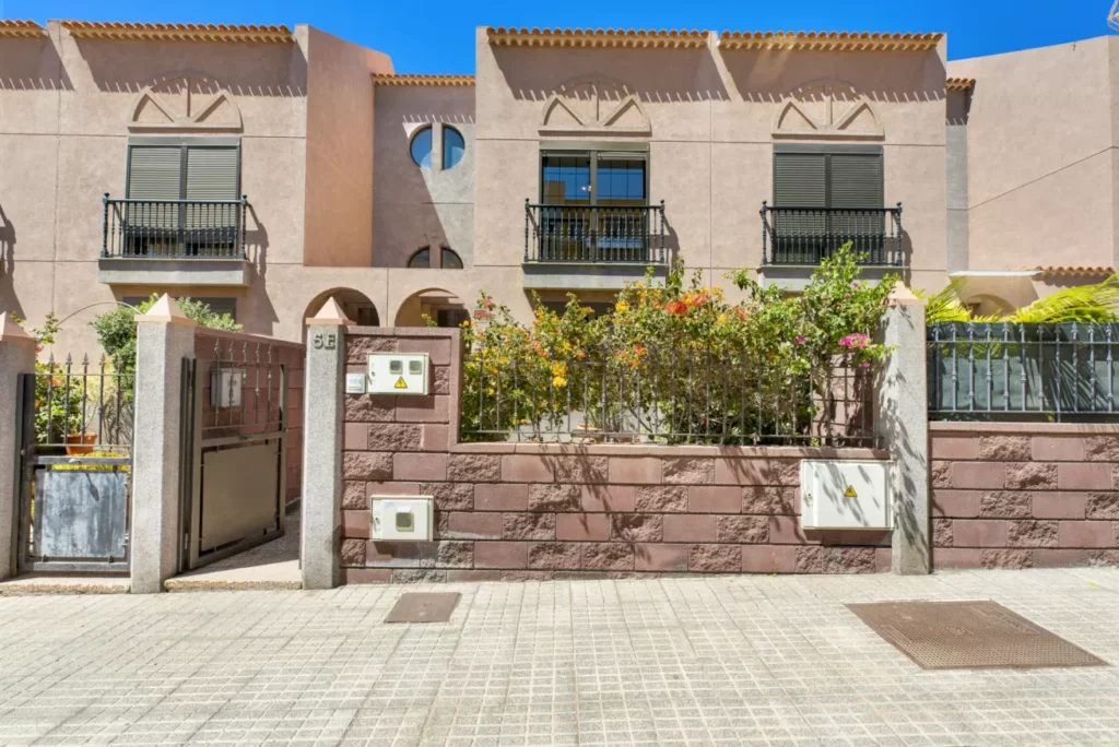 Las Dunas Townhouse · Adosado con jardín y garaje – 3