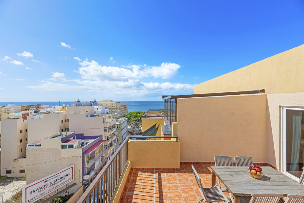 Oceanview Penthouse · Ático con terraza y vistas al mar – 2