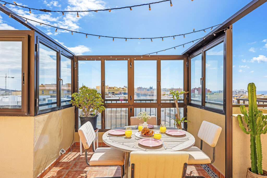 Oceanview Penthouse · Ático con terraza y vistas al mar – 8