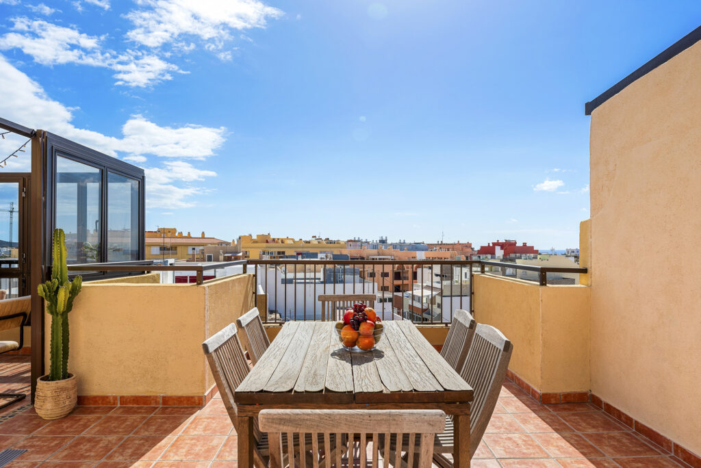 Oceanview Penthouse · Ático con terraza y vistas al mar – 9